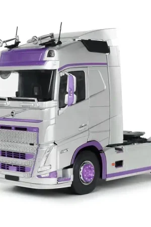 Volvo FH Globetrotter XL Argent/Violet 2023 1/24 SOLIDO - S2400105 Offre Du Jour