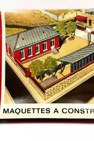 *SOLDES* - MAQUETTE PETITE ECOLE AVEC COUR - SOUS CELLOPHANE Soldes
