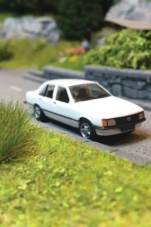 Certifié Opel Rekord E, Blanche - HERPA 29001 - 1/87