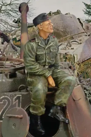 Quantité Limitée Royal Model di R. Reale 156 Waffen SS tanker sitting on turret WWII